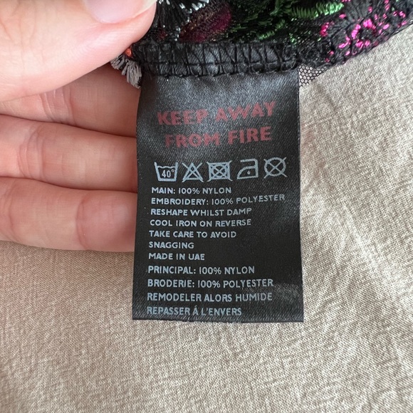 Black Mesh Long-Sleeve Top with Floral Embroidery (size M) - Picture 6 of 7